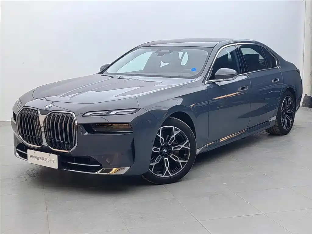 BMW 7 Series — фото 1