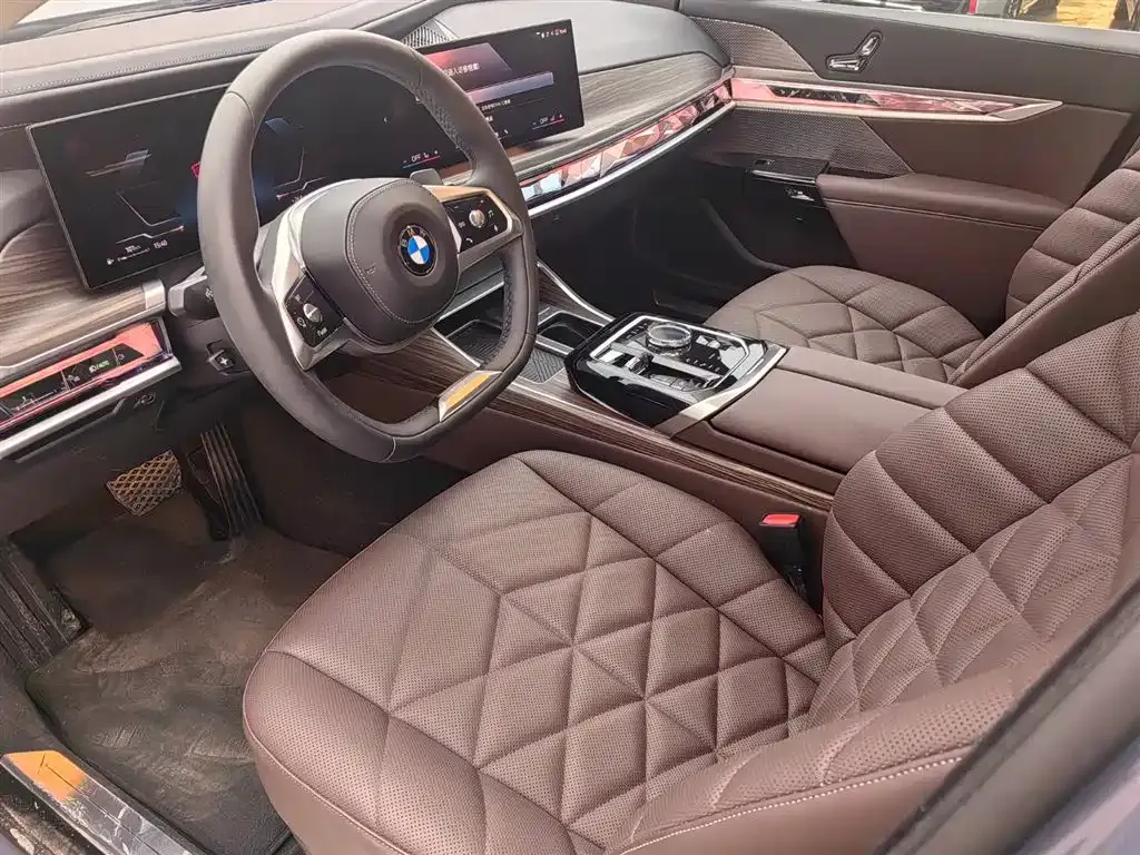 BMW 7 Series — фото 10