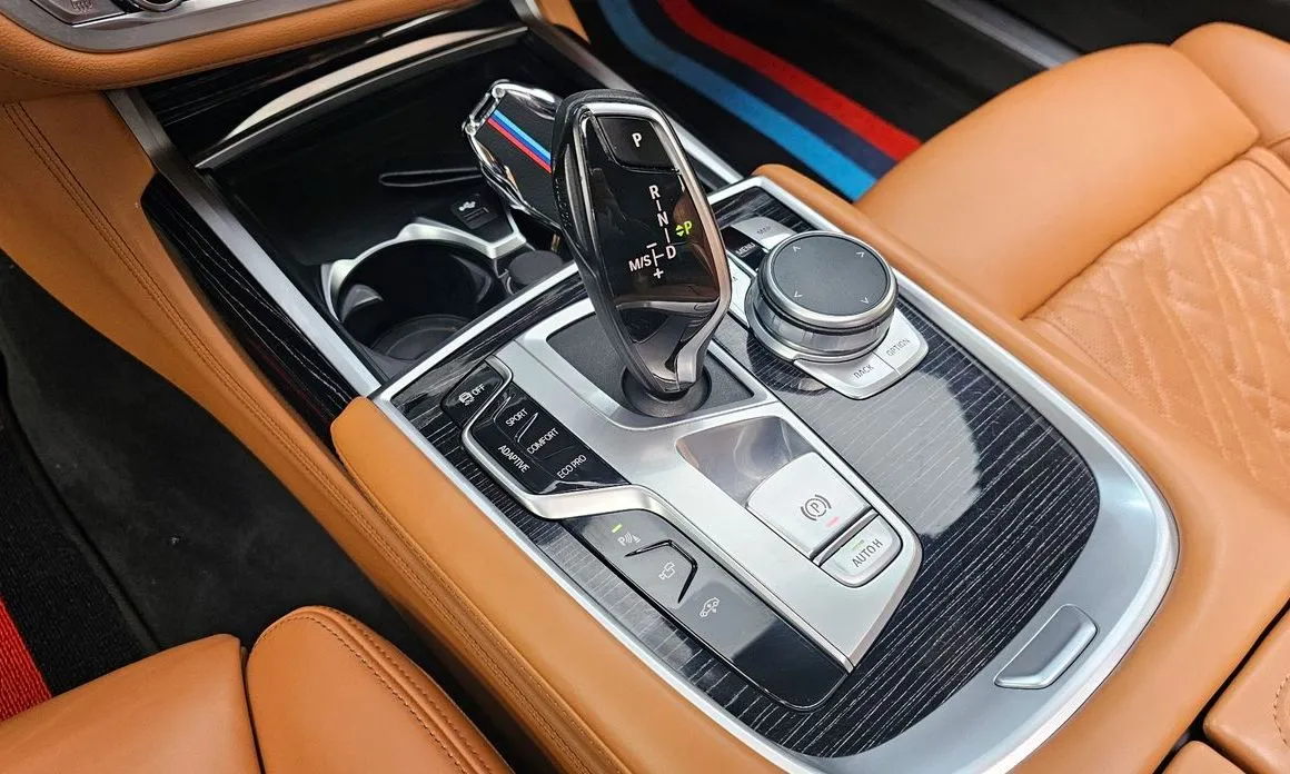 BMW 7-Series — фото 10