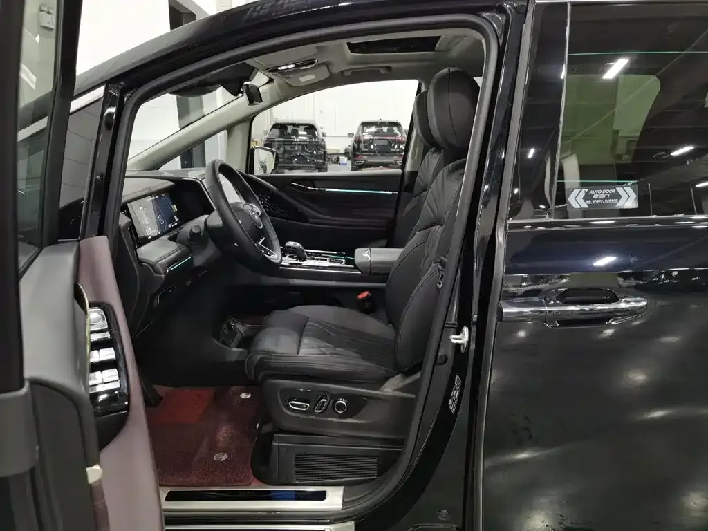 GAC Motor Trumpchi M8 — фото 10
