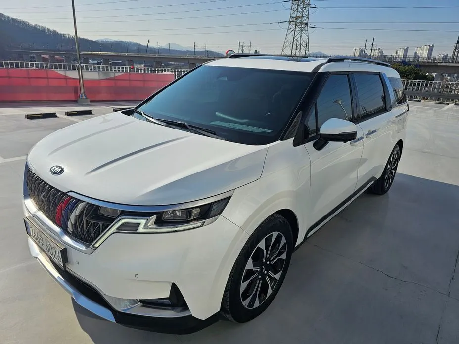 Kia Carnival — фото 1