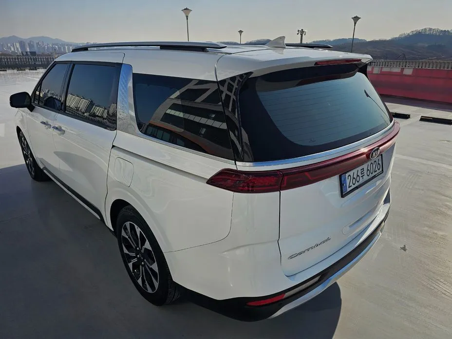 Kia Carnival — фото 6
