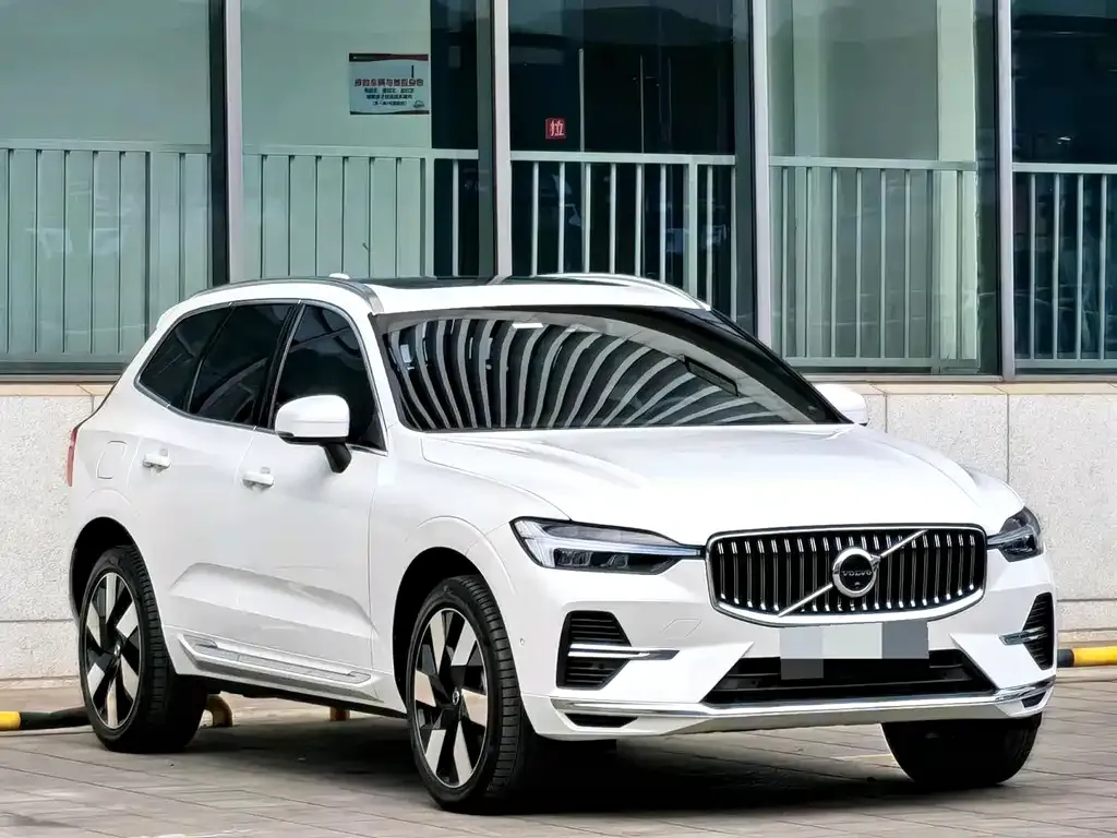 Volvo XC60 PHEV — фото 3