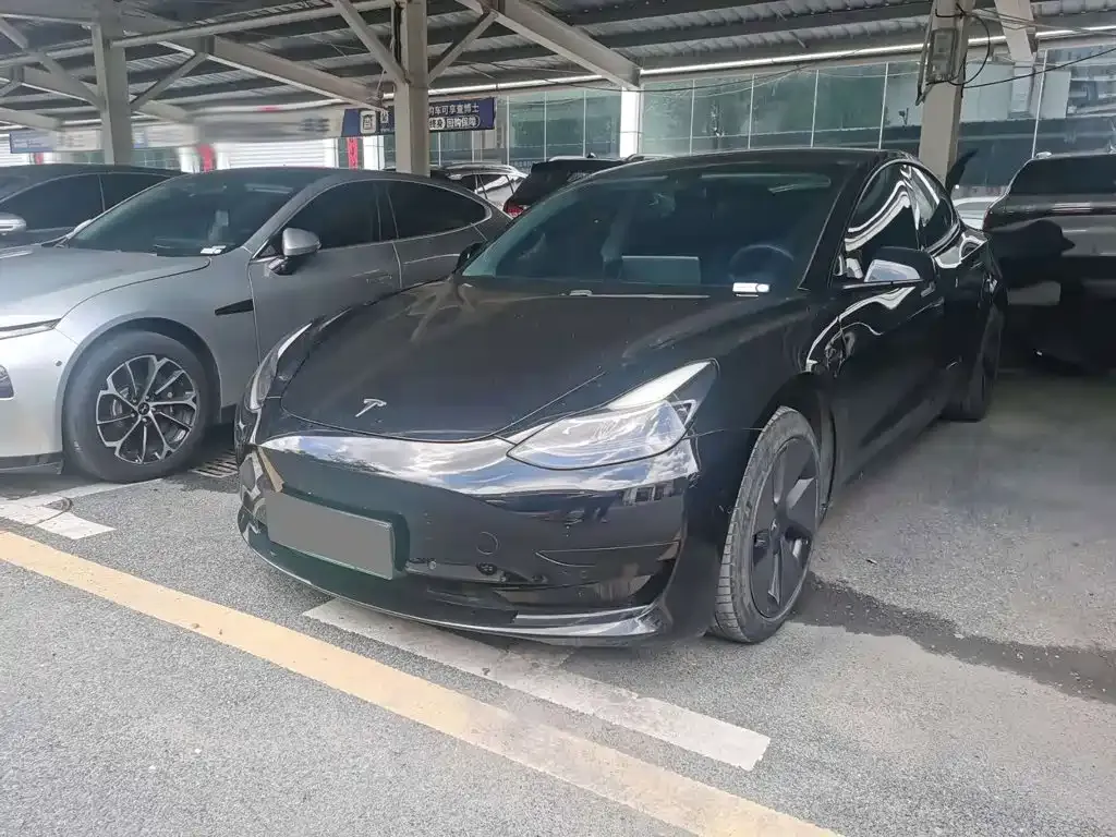 Tesla Model 3 — фото 1