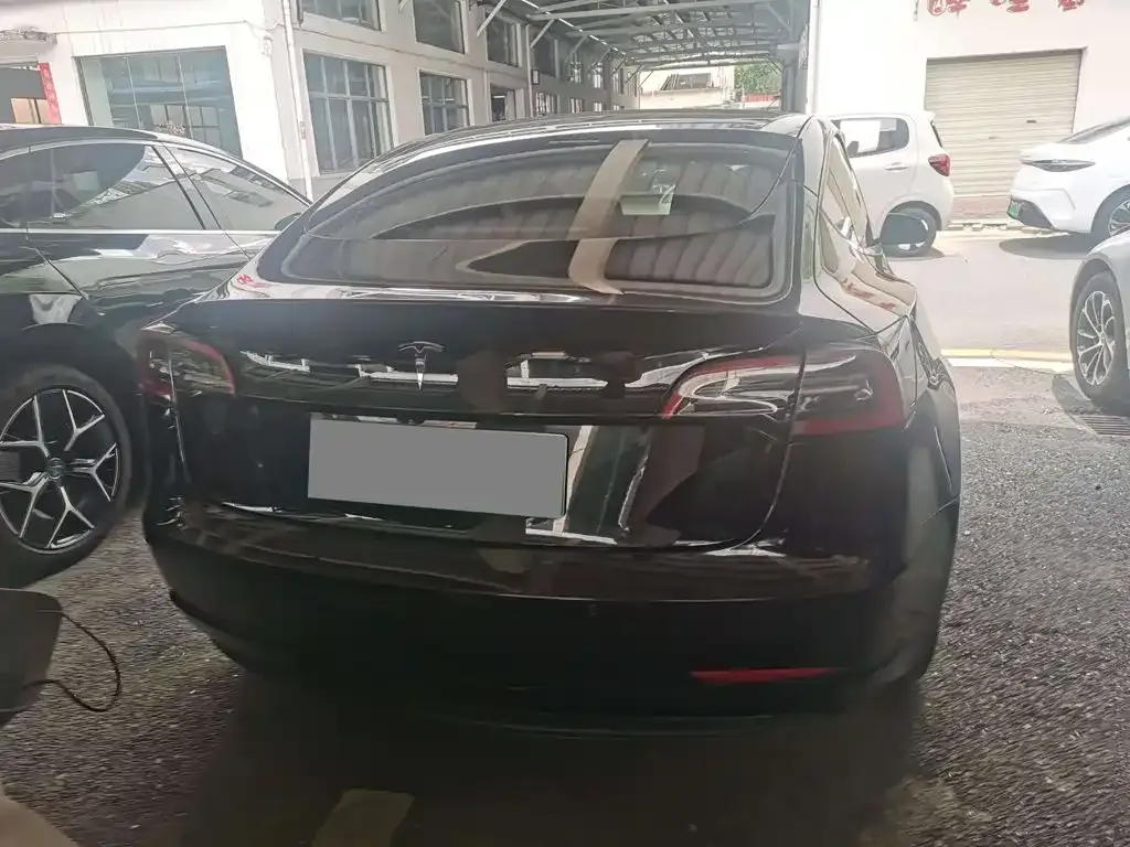Tesla Model 3 — фото 5