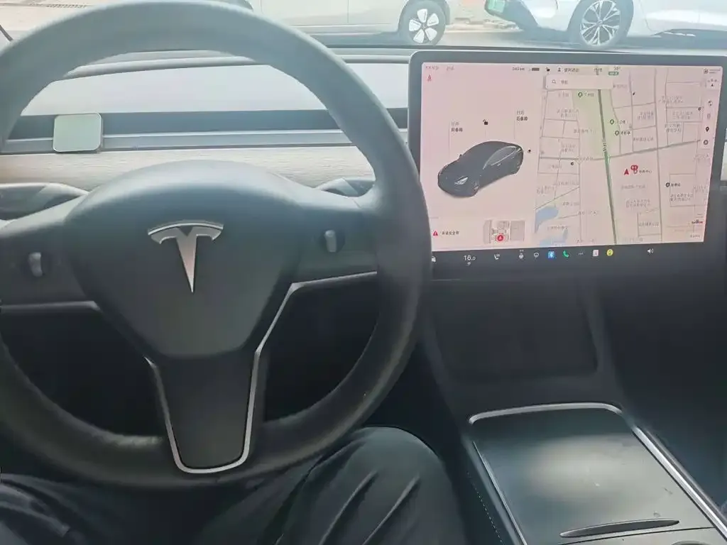 Tesla Model 3 — фото 3