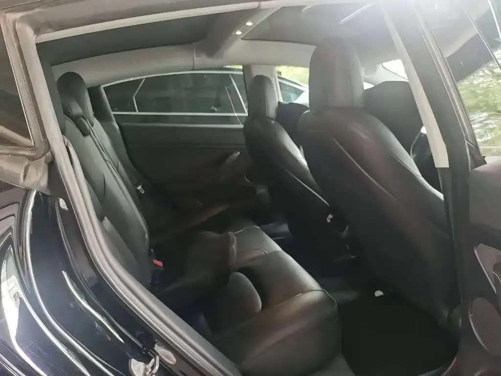 Tesla Model 3 — фото 10