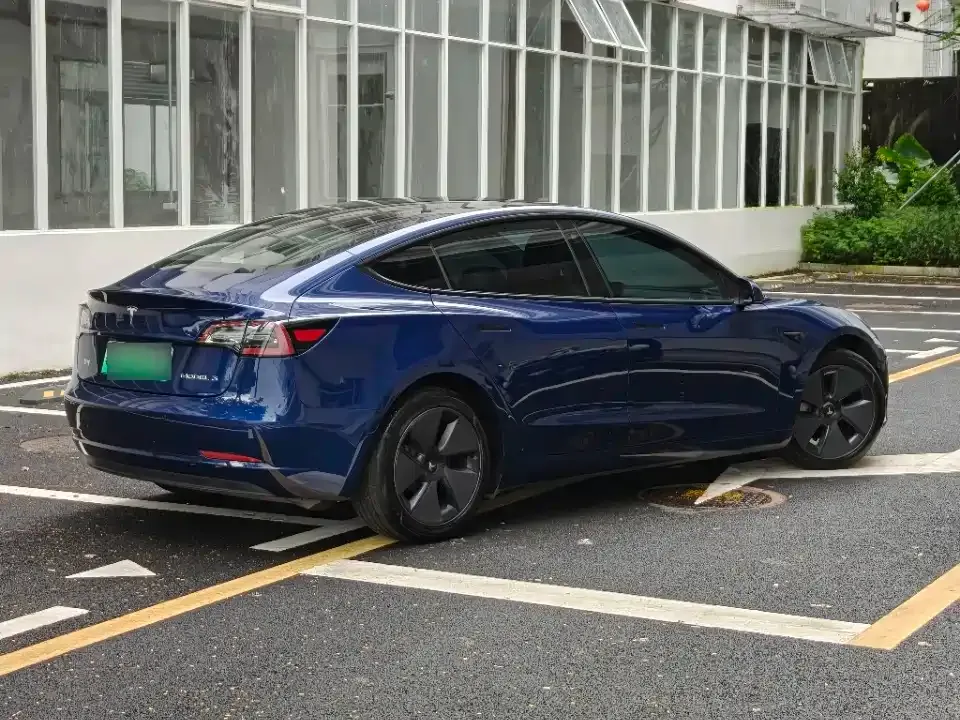 Tesla Model 3 — фото 4