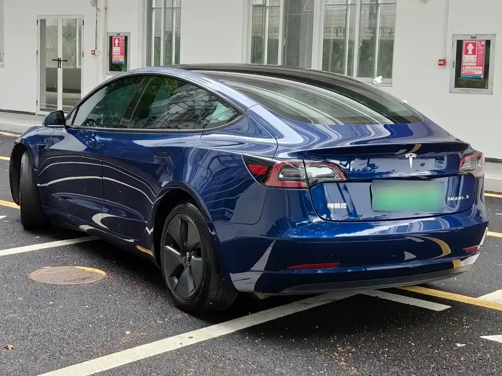 Tesla Model 3 — фото 9