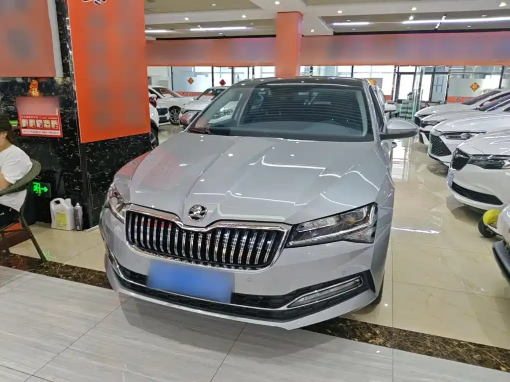 Skoda Superb — фото 10