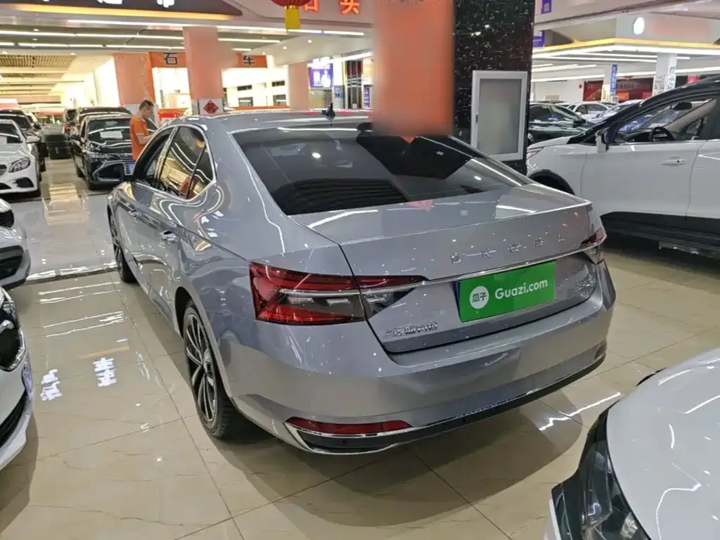 Skoda Superb — фото 2