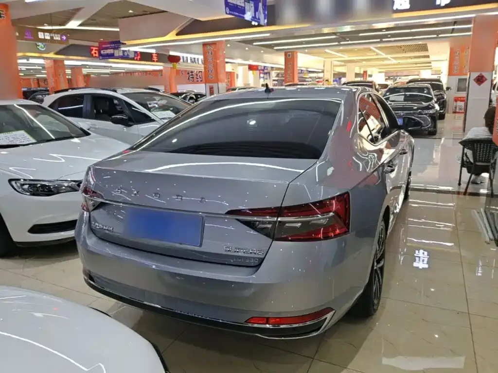 Skoda Superb — фото 9