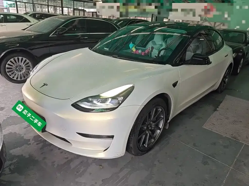Tesla Model 3 — фото 1