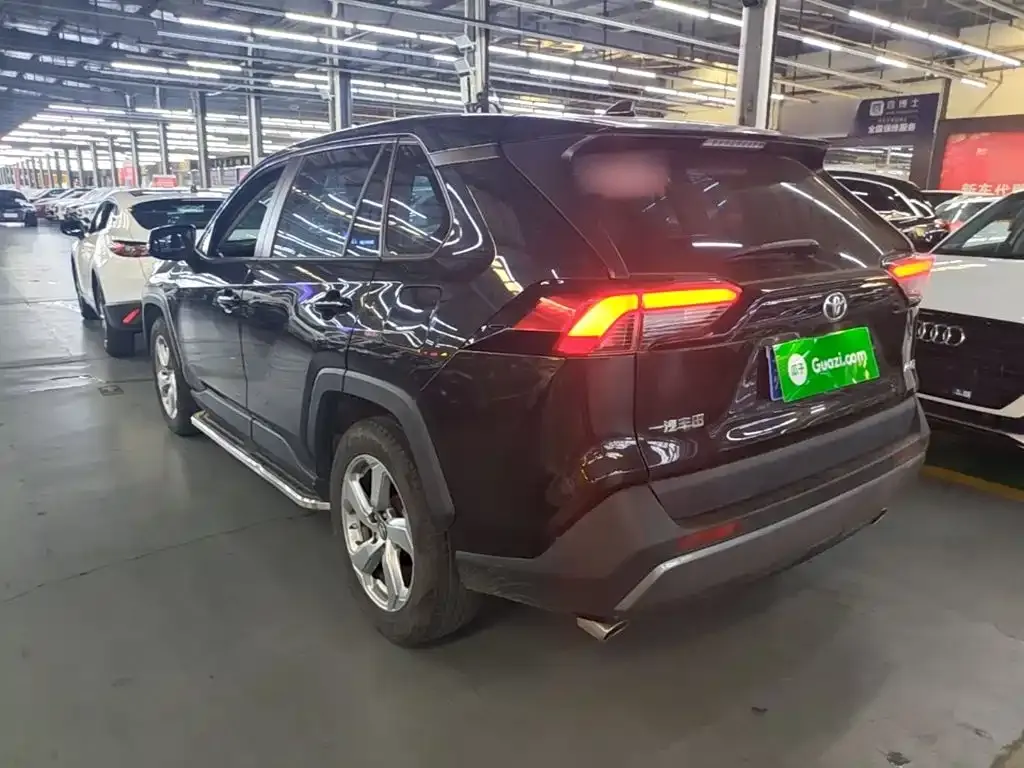 Toyota RAV4 — фото 9