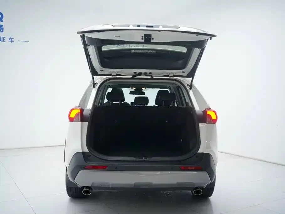 Toyota RAV4 — фото 2