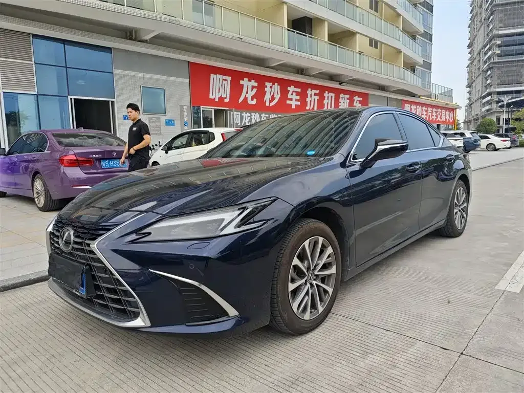 Lexus ES — фото 1