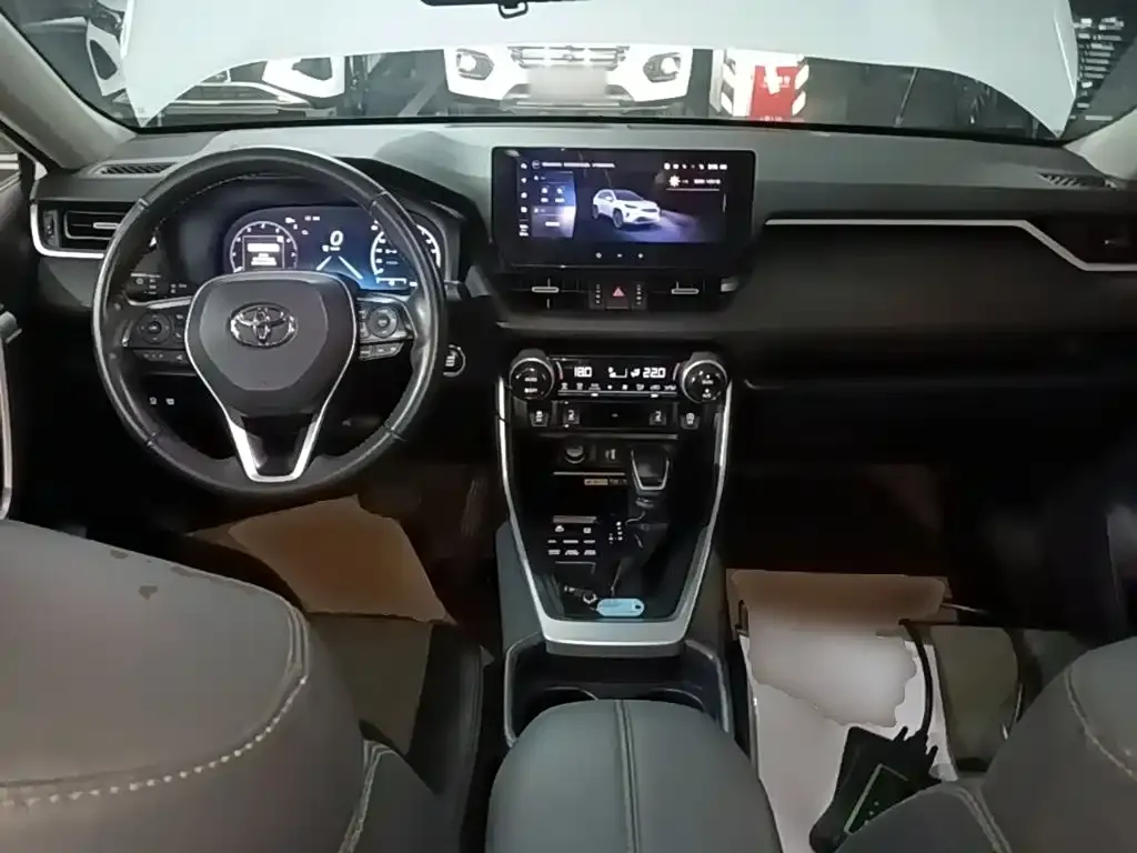 Toyota RAV4 — фото 9