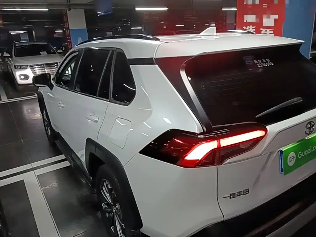 Toyota RAV4 — фото 3