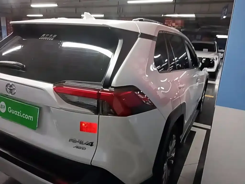 Toyota RAV4 — фото 5