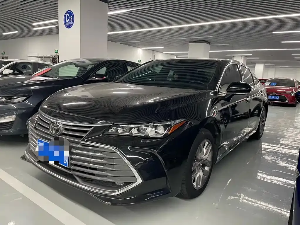 Toyota Avalon — фото 1