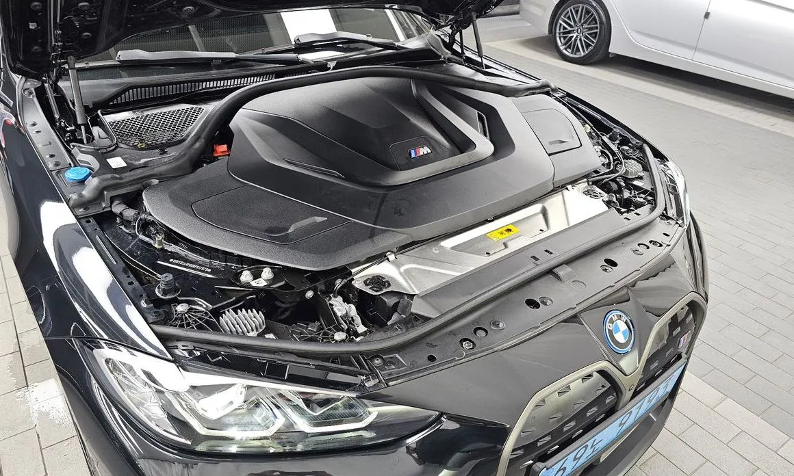 BMW i4 — фото 9