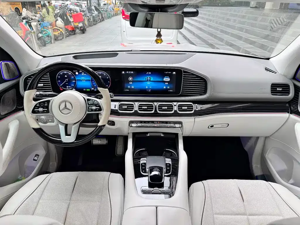 Mercedes-Benz GLS — фото 9