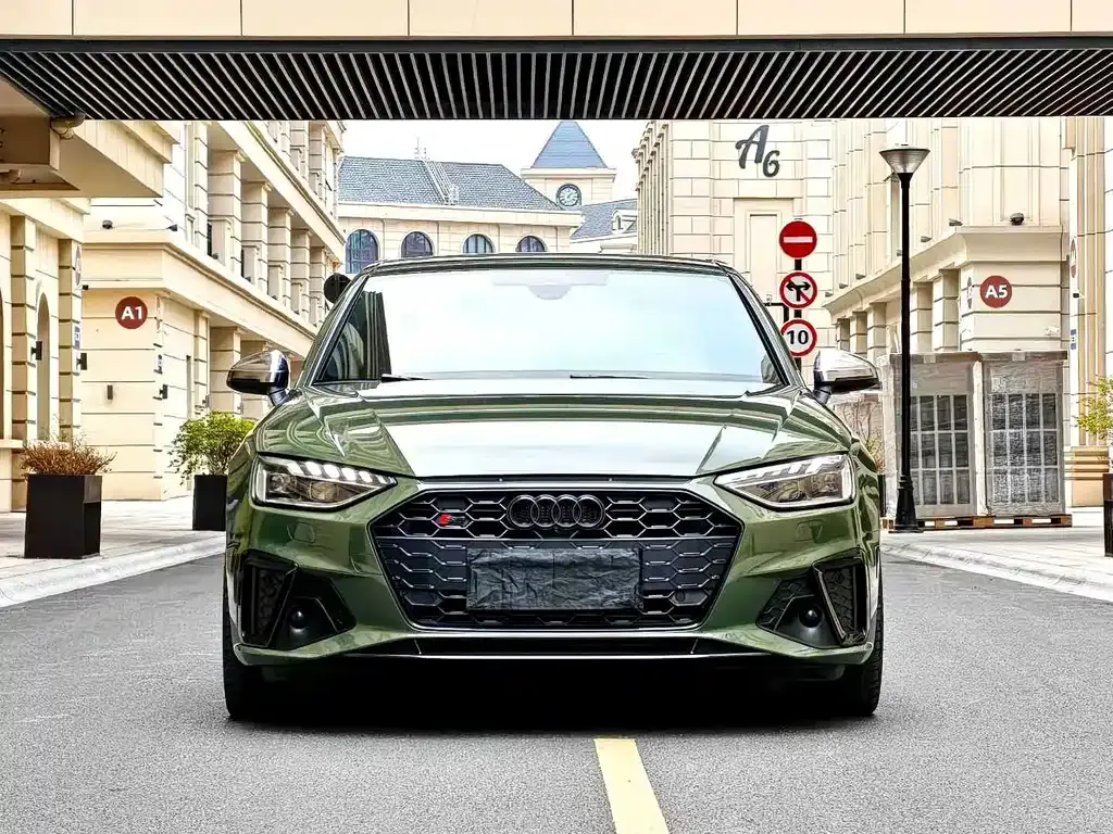 Audi S4 — фото 1