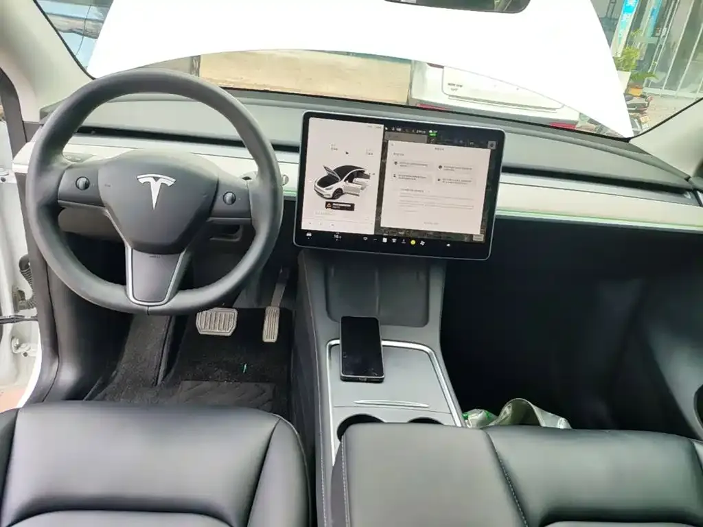 Tesla Model Y — фото 8
