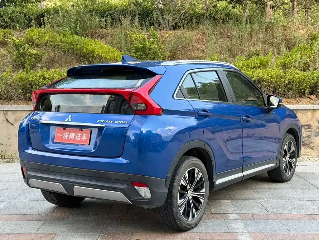 Mitsubishi Eclipse Cross — фото 7