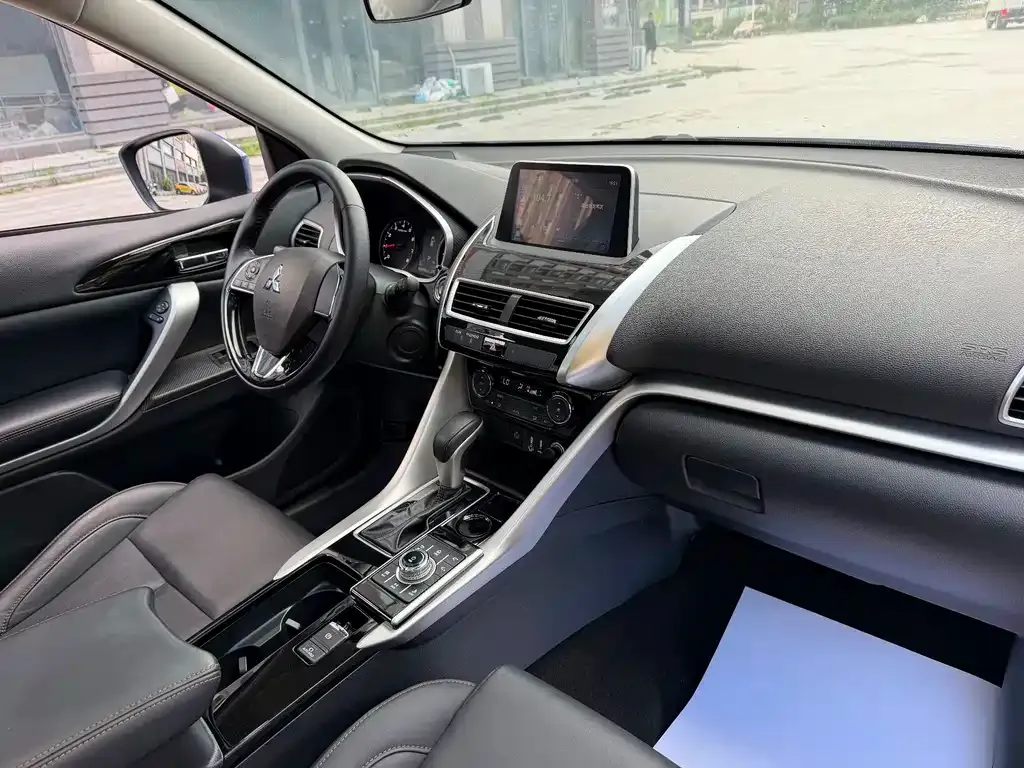 Mitsubishi Eclipse Cross — фото 6