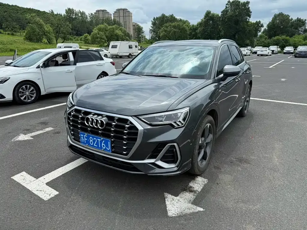 Audi Q3 — фото 1