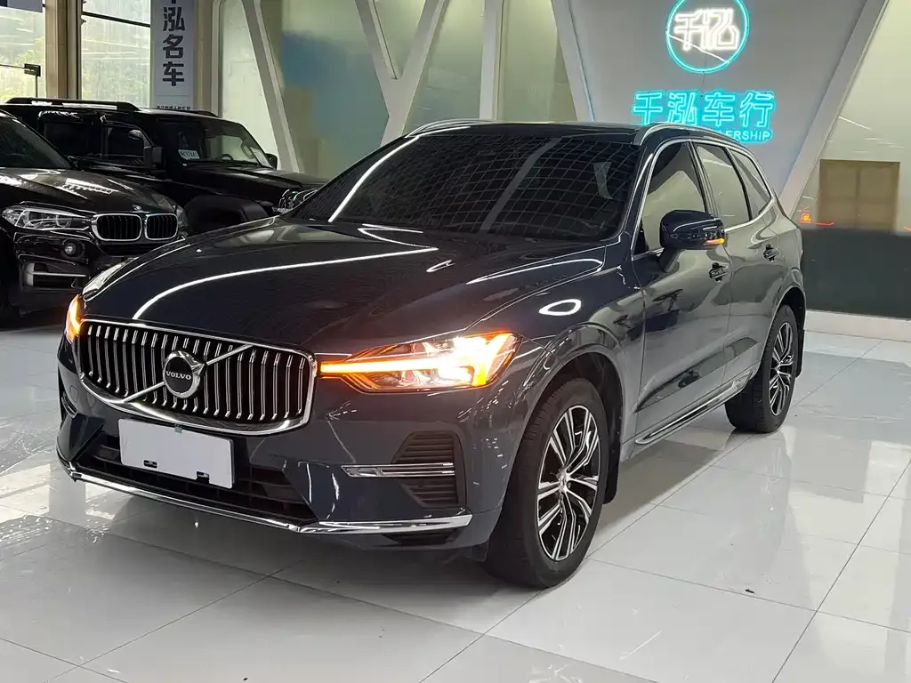 Volvo XC60 — фото 1