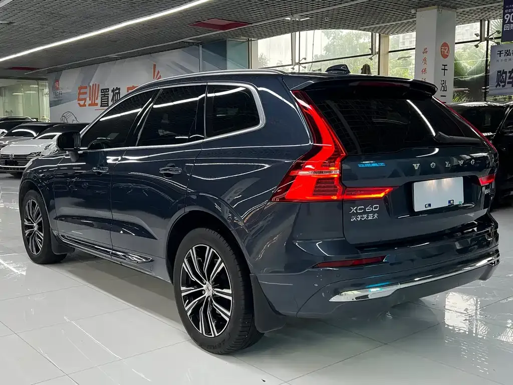 Volvo XC60 — фото 6