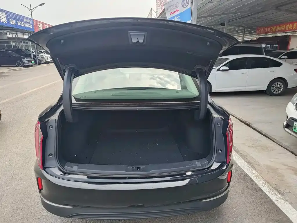 Hongqi E-QM5 — фото 2