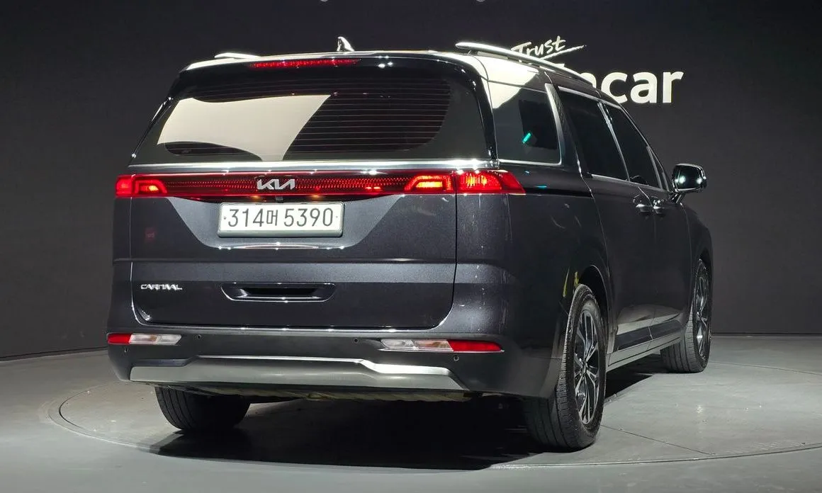 Kia Carnival — фото 5