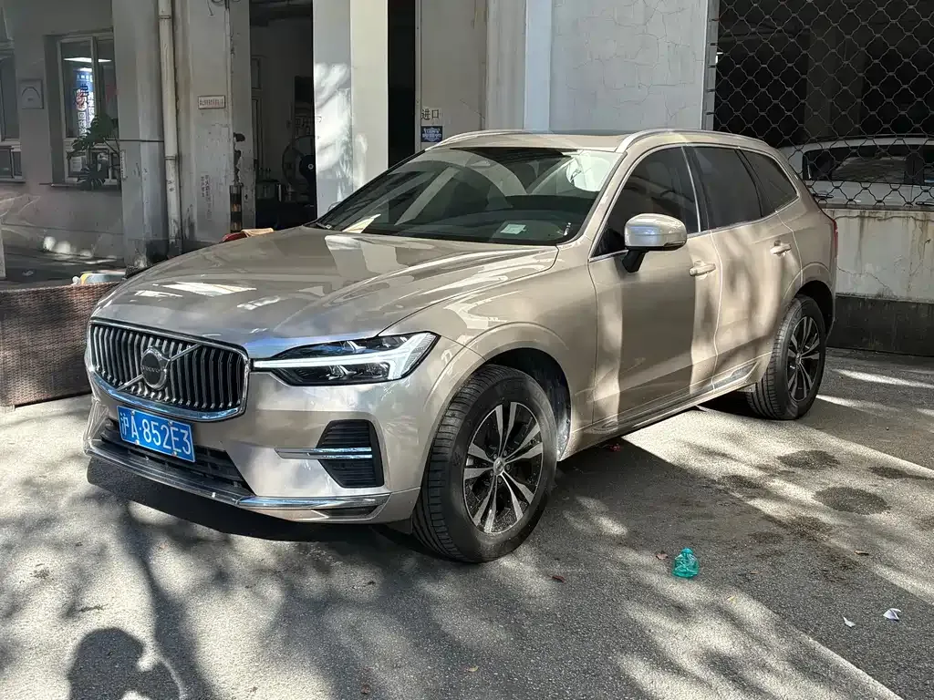 Volvo XC60 — фото 1