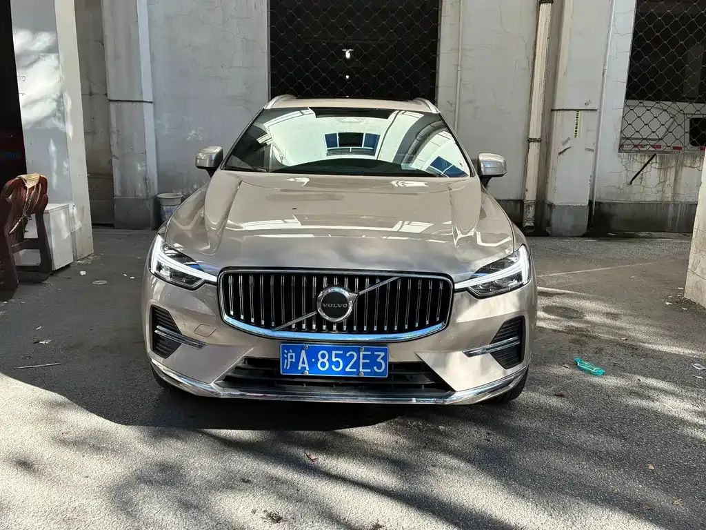 Volvo XC60 — фото 8