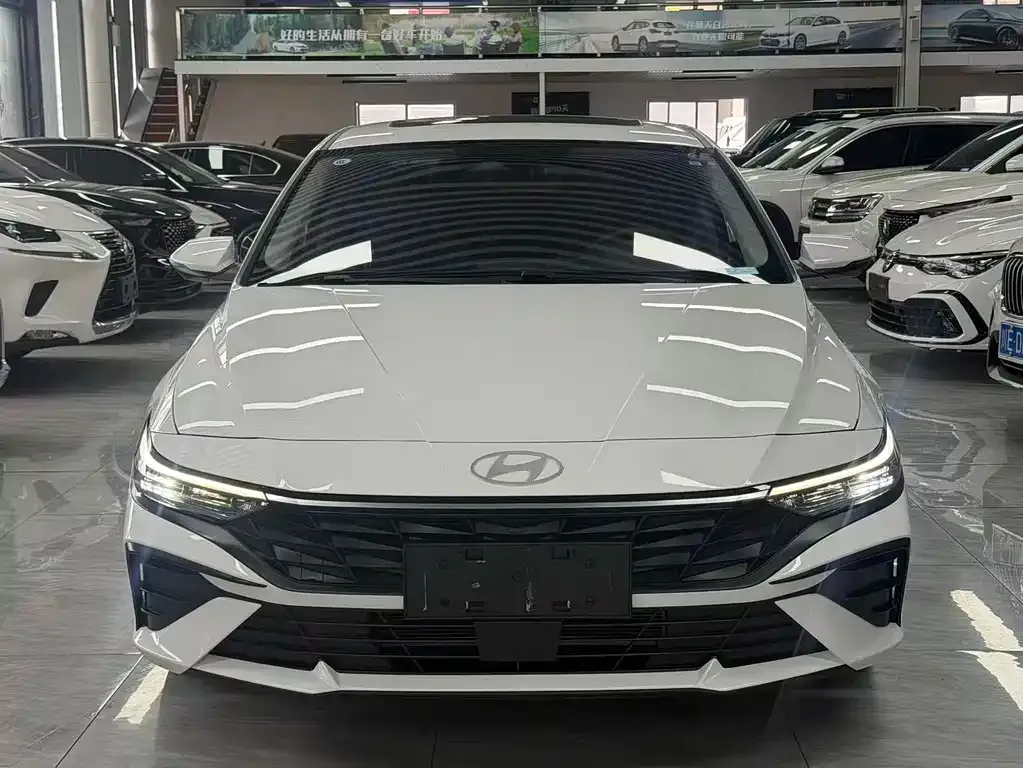 Hyundai Elantra — фото 7
