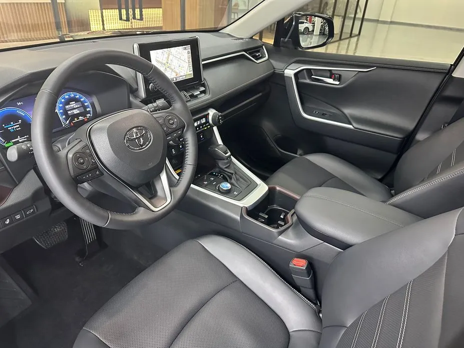 Toyota RAV4 — фото 9
