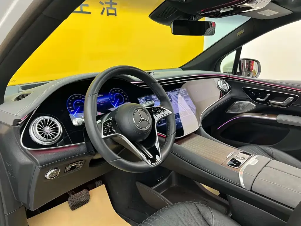 Mercedes-Benz EQS SUV — фото 3