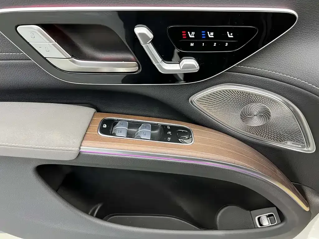 Mercedes-Benz EQS SUV — фото 6