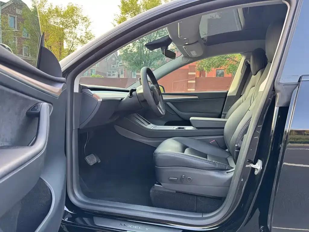 Tesla Model Y — фото 6