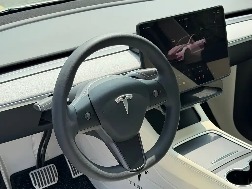 Tesla Model Y — фото 2