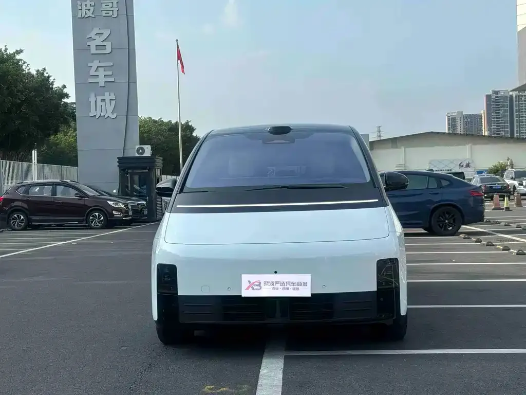 Li Auto MEGA — фото 2