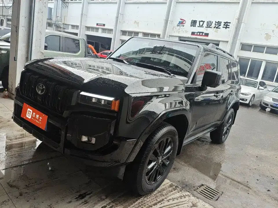Toyota Prado — фото 1