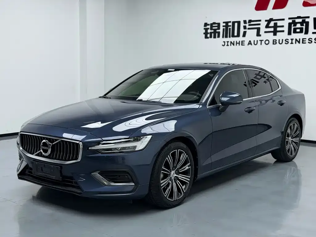 Volvo S60 — фото 1
