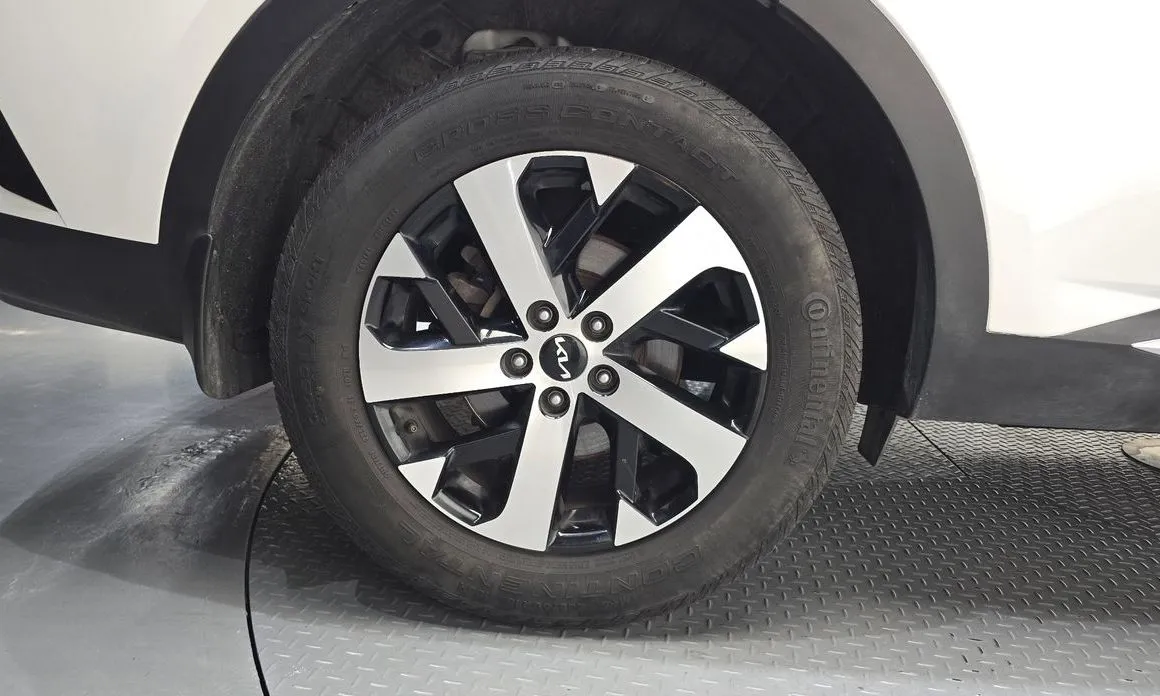 Kia Sorento — фото 8