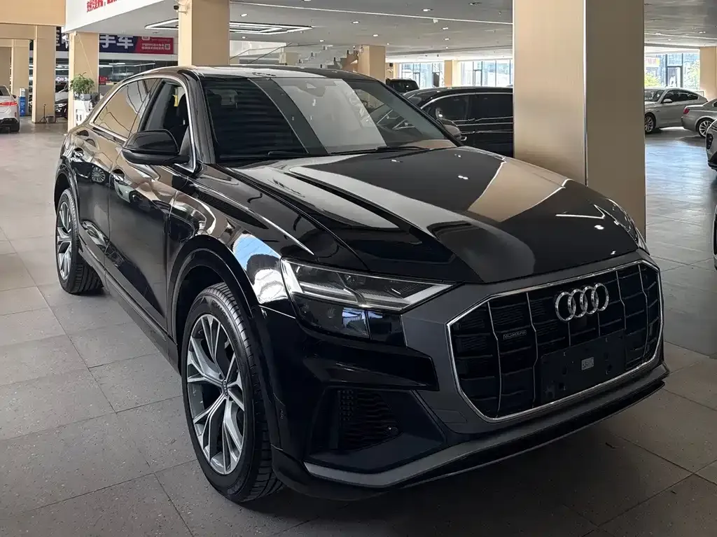 Audi Q8 — фото 1