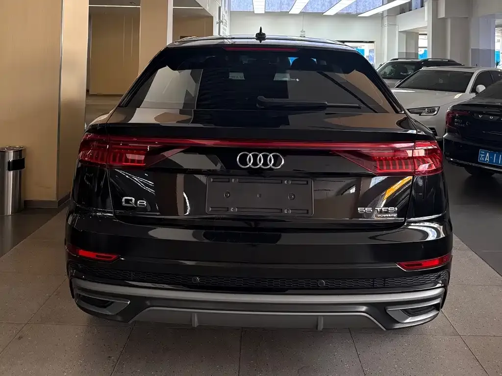 Audi Q8 — фото 7