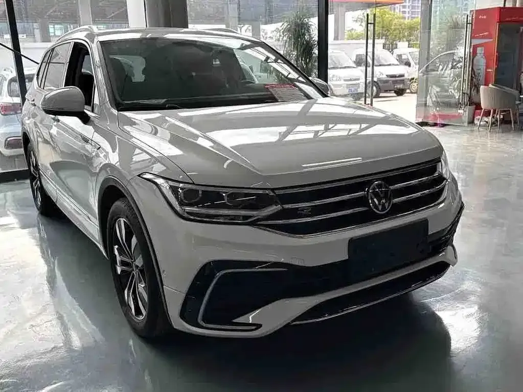 Volkswagen Tiguan L — фото 7